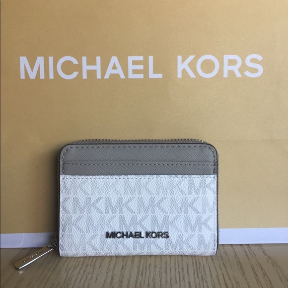 Michael Kors Handbags - Michael Kors Bright White Zippered Card Holder